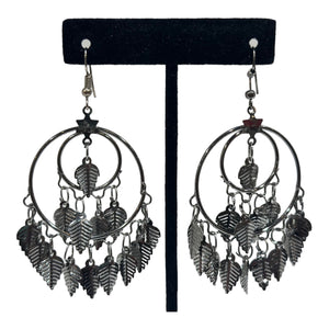 Silver hanging earrings with silver leaves