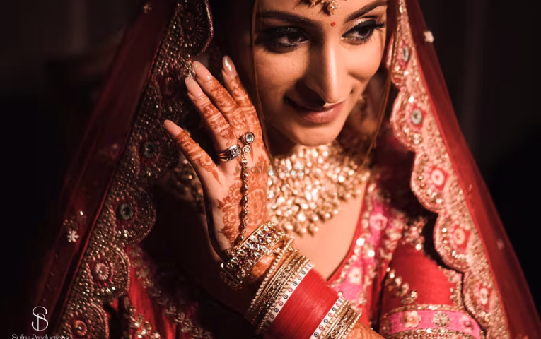 The Ultimate Wedding Shopping Timeline for the Canadian Bride